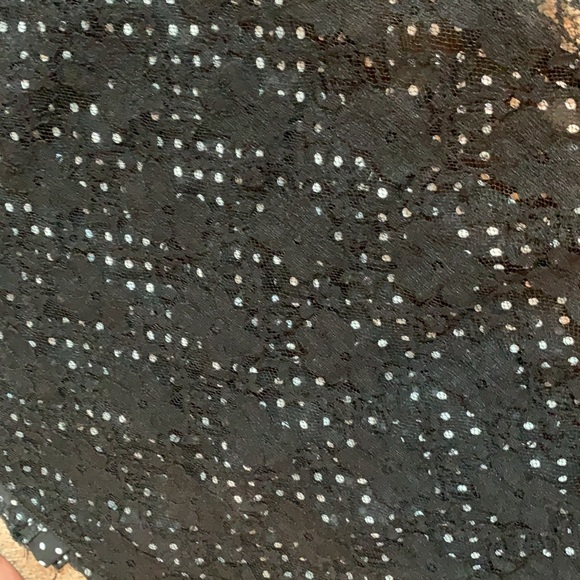 Adorable B/W Polka Dot Ruffled Crop Top - Picture 4 of 8